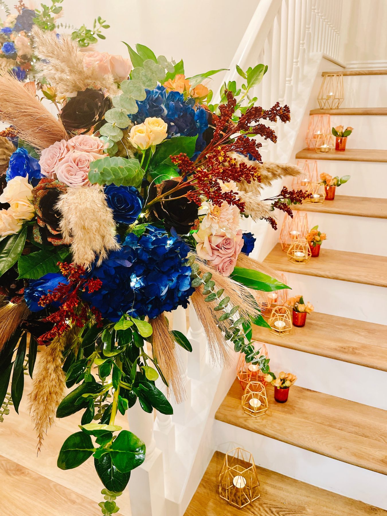Staircase florals in navy hydrangea, dried pampas and copper lanterns